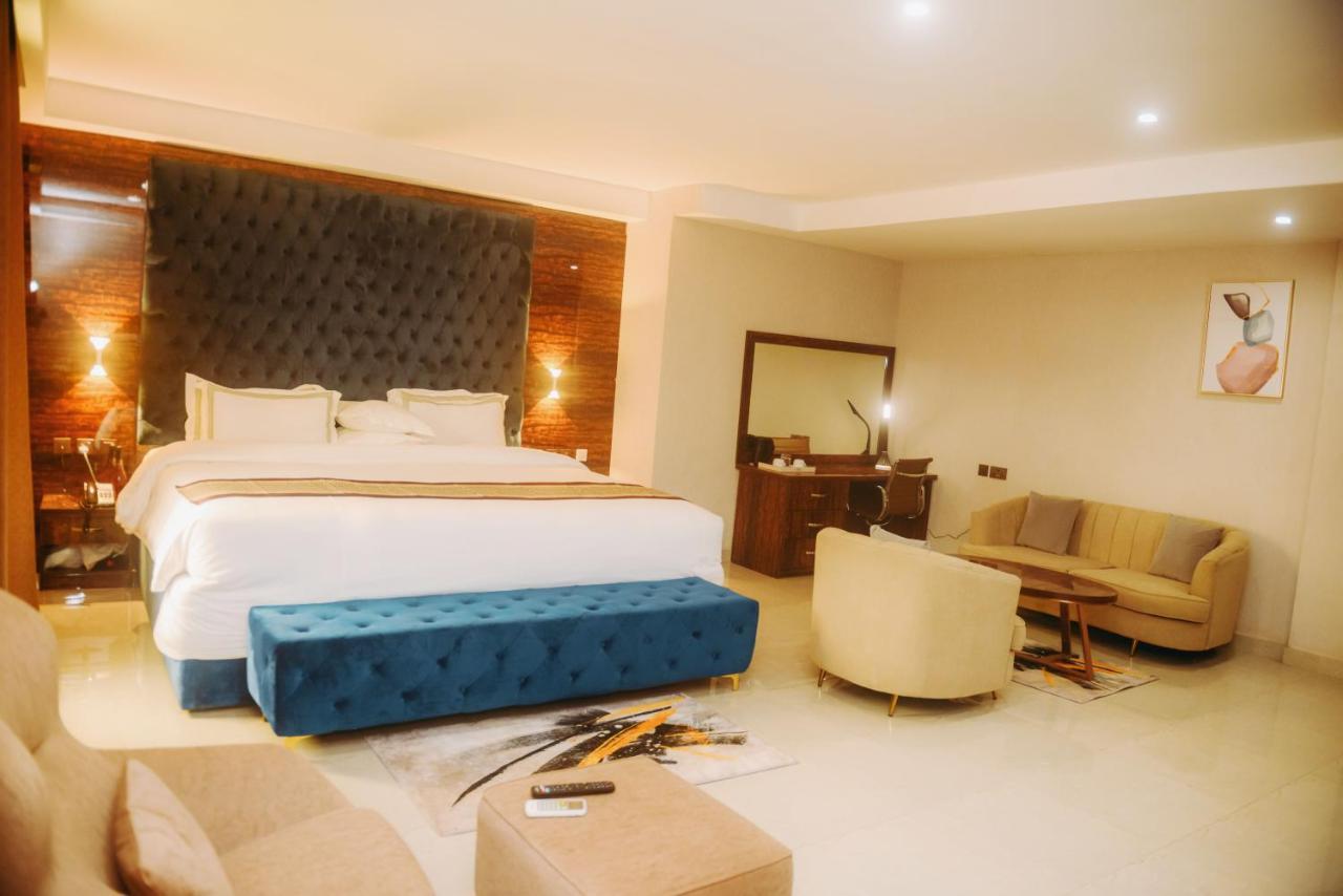 Waldorf Blu Hotel Awka Extérieur photo